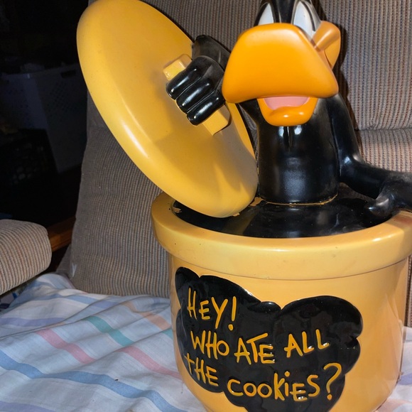 Large Daffy Duck cookie jar. - Picture 3 of 4